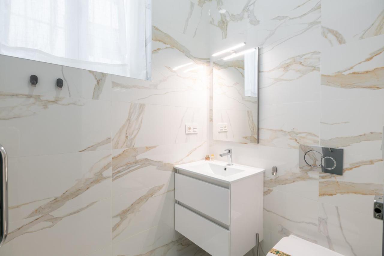 Apartamentos Malaga Centro El Conde By Renthas Eksteriør billede