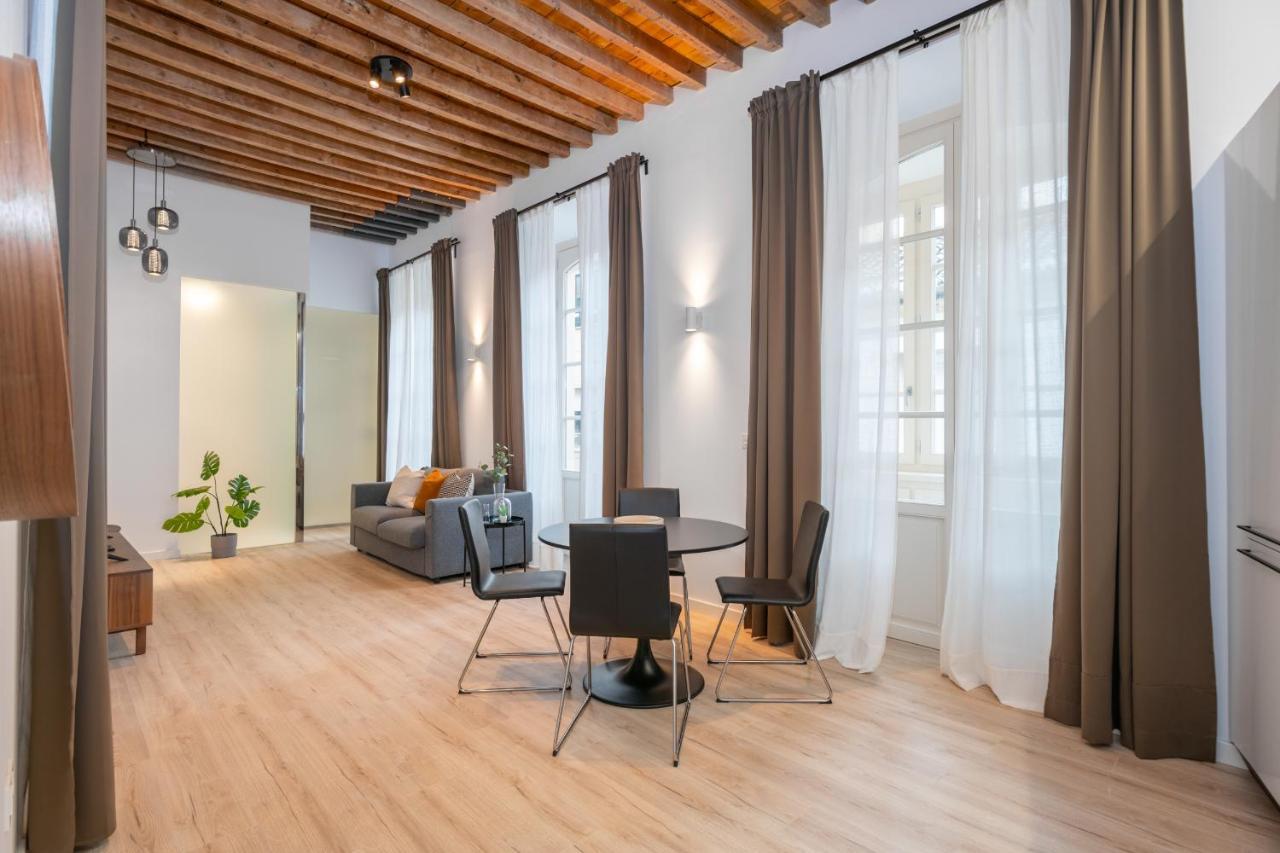 Apartamentos Malaga Centro El Conde By Renthas Eksteriør billede