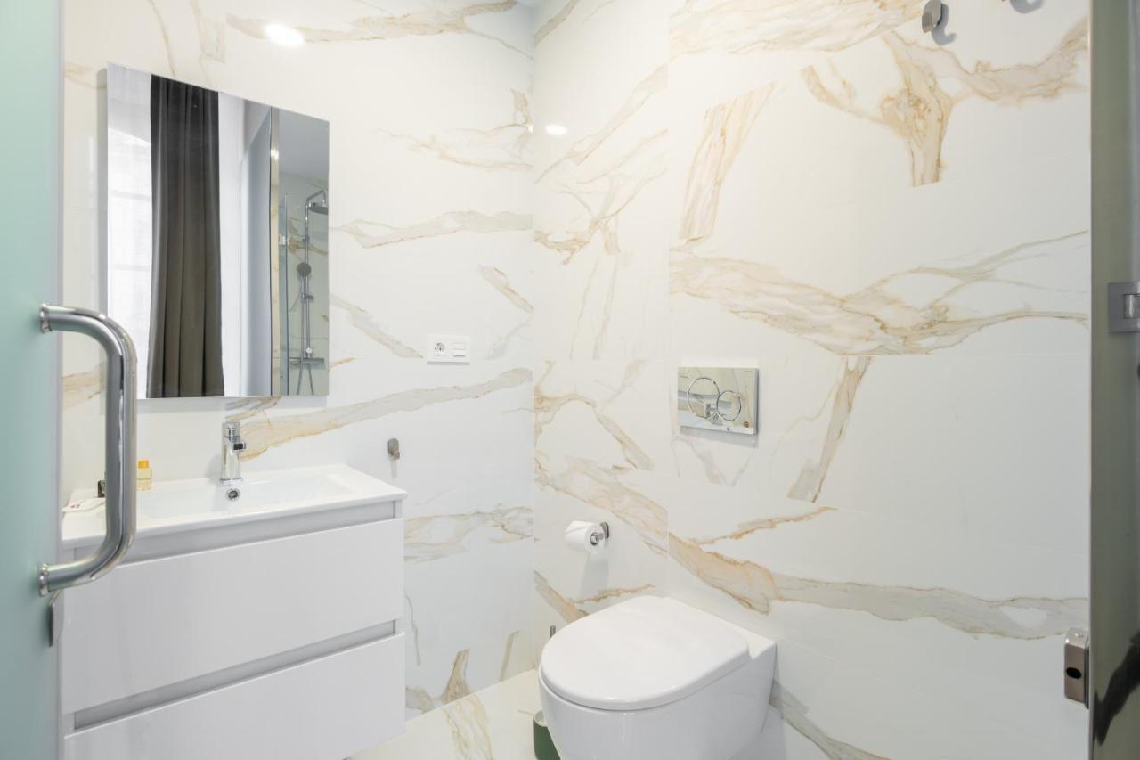 Apartamentos Malaga Centro El Conde By Renthas Eksteriør billede